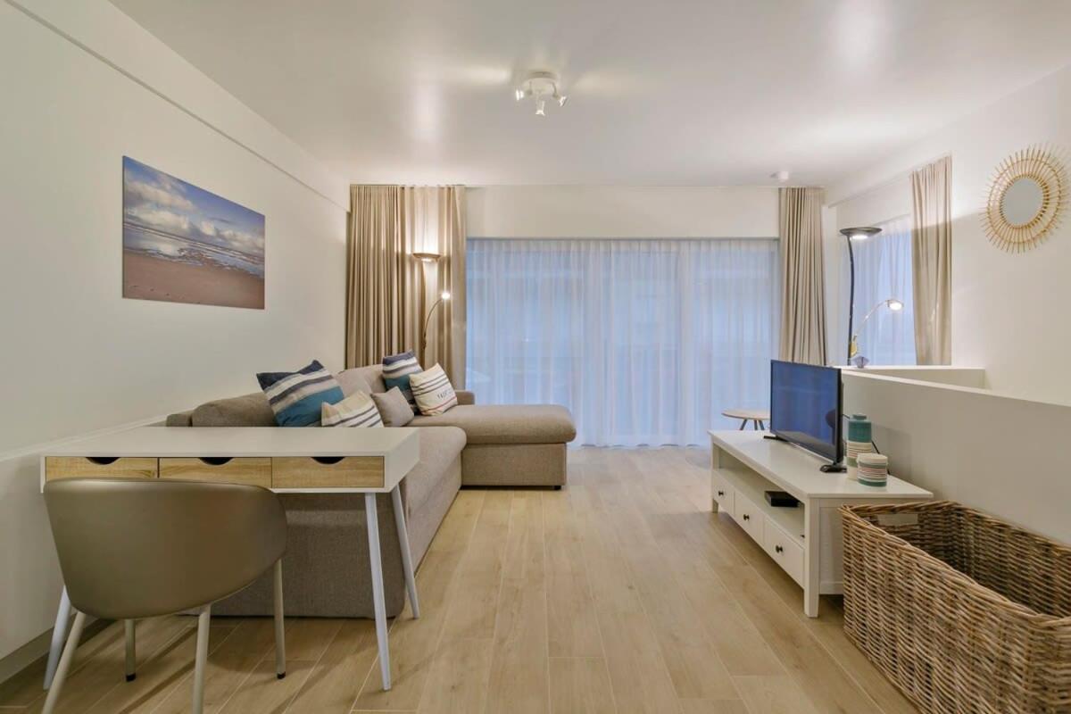 Huswell - Stunning Apartment At The Beachfront Of De Haan Zewnętrze zdjęcie